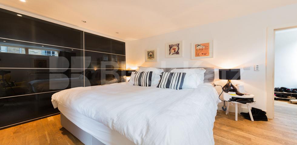 			LET BY!, 2 Bedroom, 1 bath, 1 reception House			 Camden Mews, CAMDEN